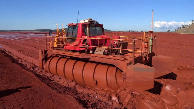 螺旋推進(jìn)車與智能水草打撈船 當(dāng)特種機(jī)械“逆流而上”